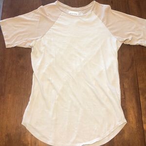 On The Byas Long Length Tee Scallop Bottom Size S